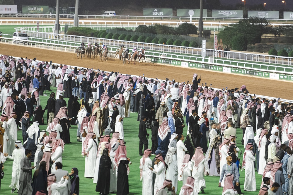 RS22043_240224_SaudiCup_racing_crowd_PaulMcMillan_0009.jpg